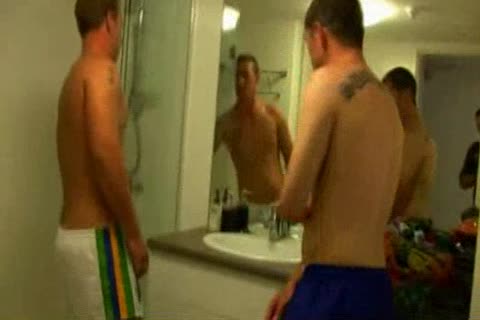 australian surfer hammers his friend's wazoo