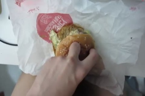enjoy The Rich cum Burger! Guten Appetit! at Gay Male Tube