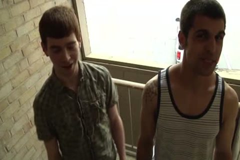 homo man receives kinky Bukkake
