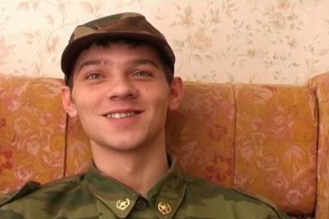 This gay Soldier merely Wants A handjob