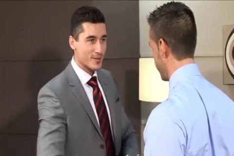 2593On His Knees Gurlign That Oversized 10-Pounder