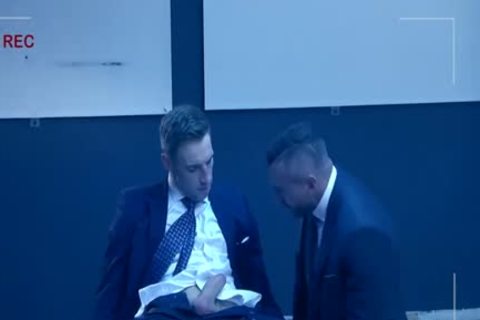 Stretching His aperture For A enormous wet 10-Pounder