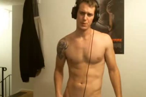 lad Masturbating whilst In Live