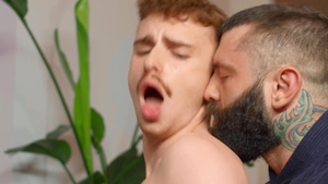 Str8togay.com: American Ryan Jacobs is a black haired bear