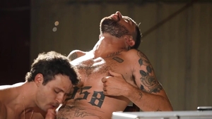 Bromo US - American spanking indoors