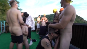 ClubBangBoys: Gay digs masturbating